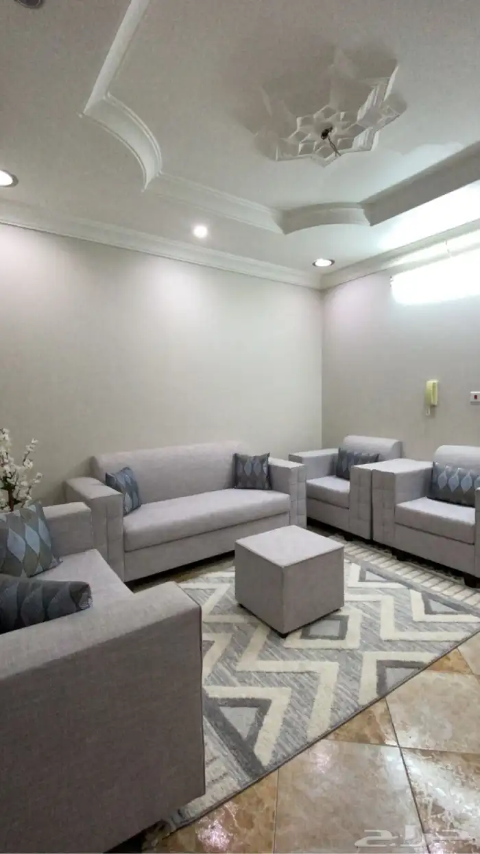 كنب نظيف ومافي عيوب 1