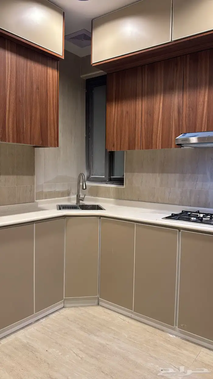 شقة بتصميم مودرن للايجار حي الشعلة 20