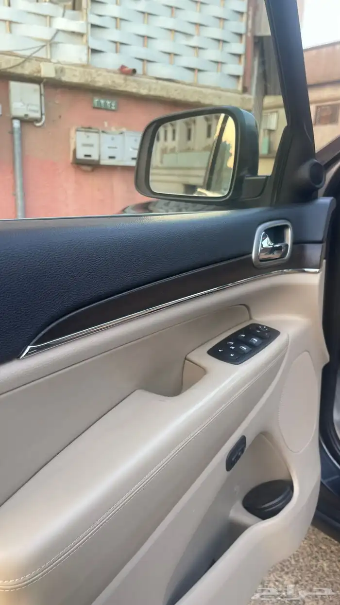 جيب قراند شيروكي ليميتيد 10