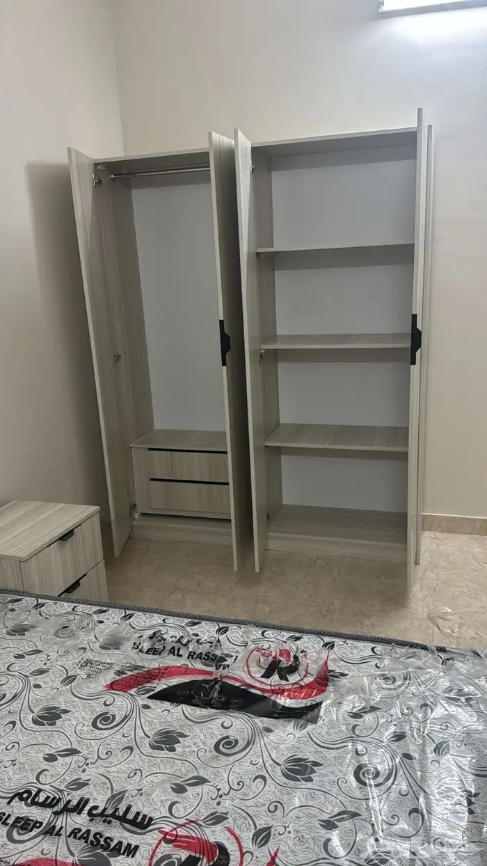 غرفة نوم كاملة  أثاث منزلي  سرير ودولاب وبطانيات 13