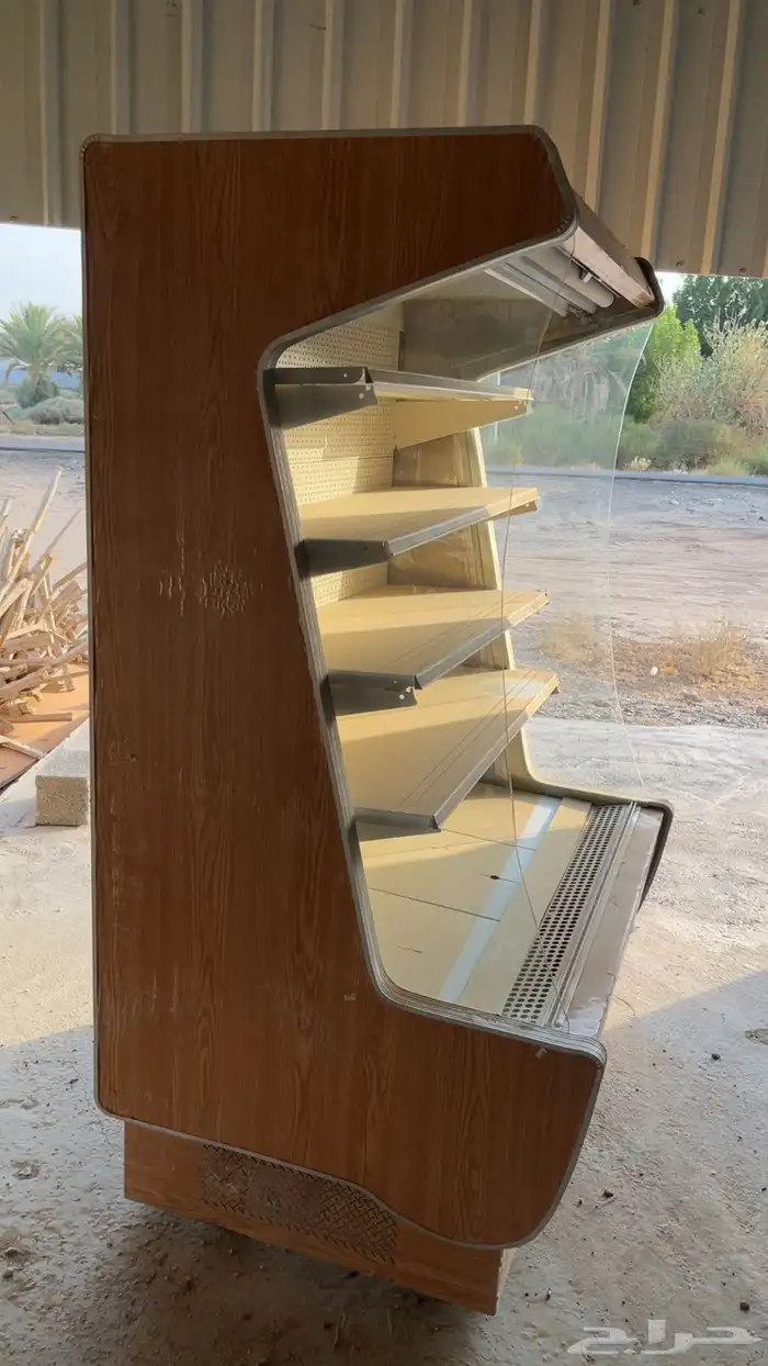 اغرض محل حلويات كامله ومن اجود انواع الخشب والثلاجات 36