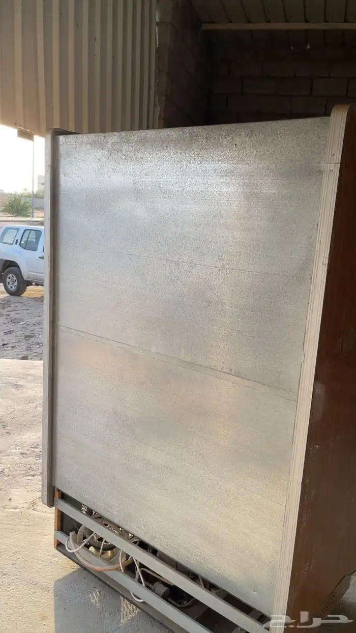 اغرض محل حلويات كامله ومن اجود انواع الخشب والثلاجات 37