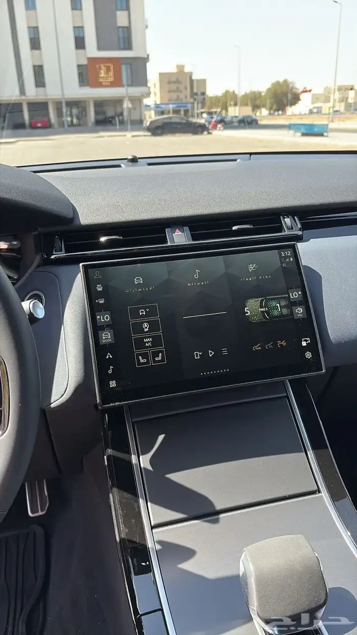 للبيع لاندروفر 2024 1