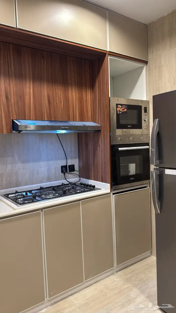 شقة بتصميم مودرن للايجار حي الشعلة 18