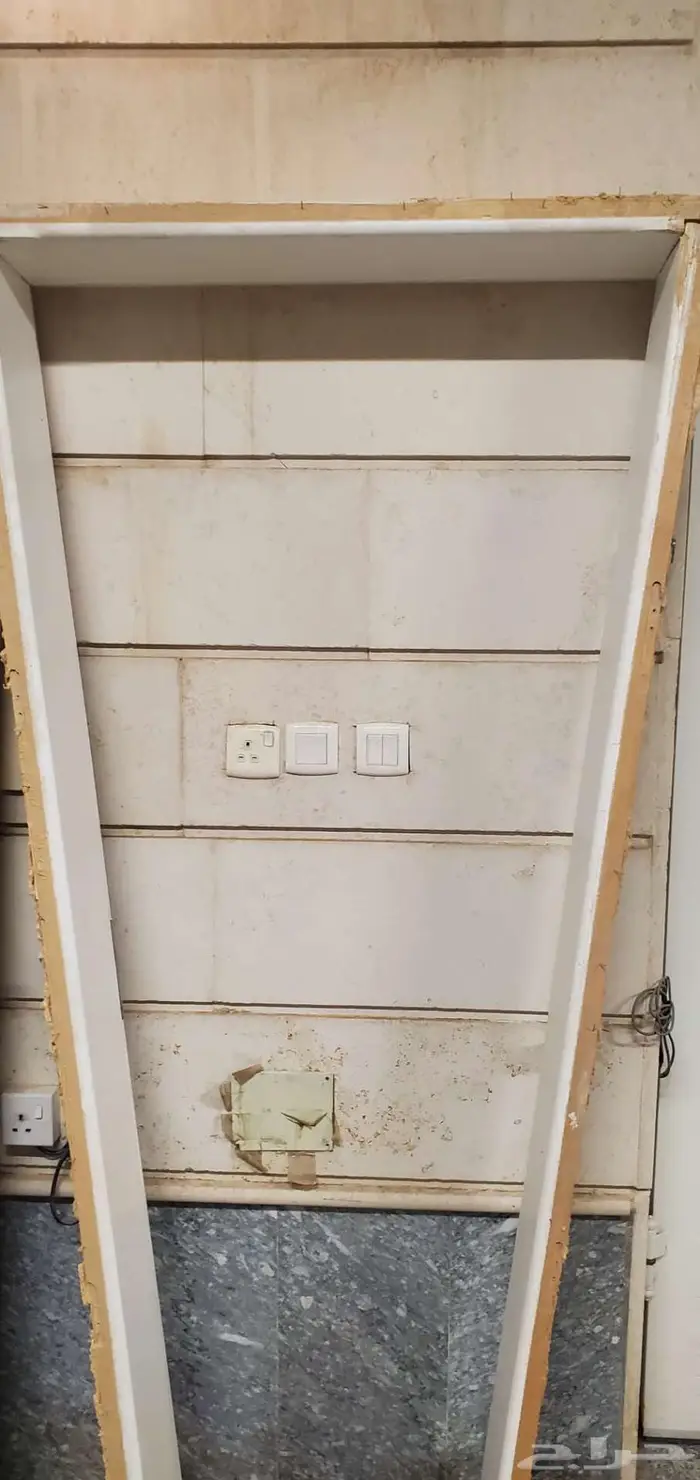 باب خشب مع الحلق والكالون 1