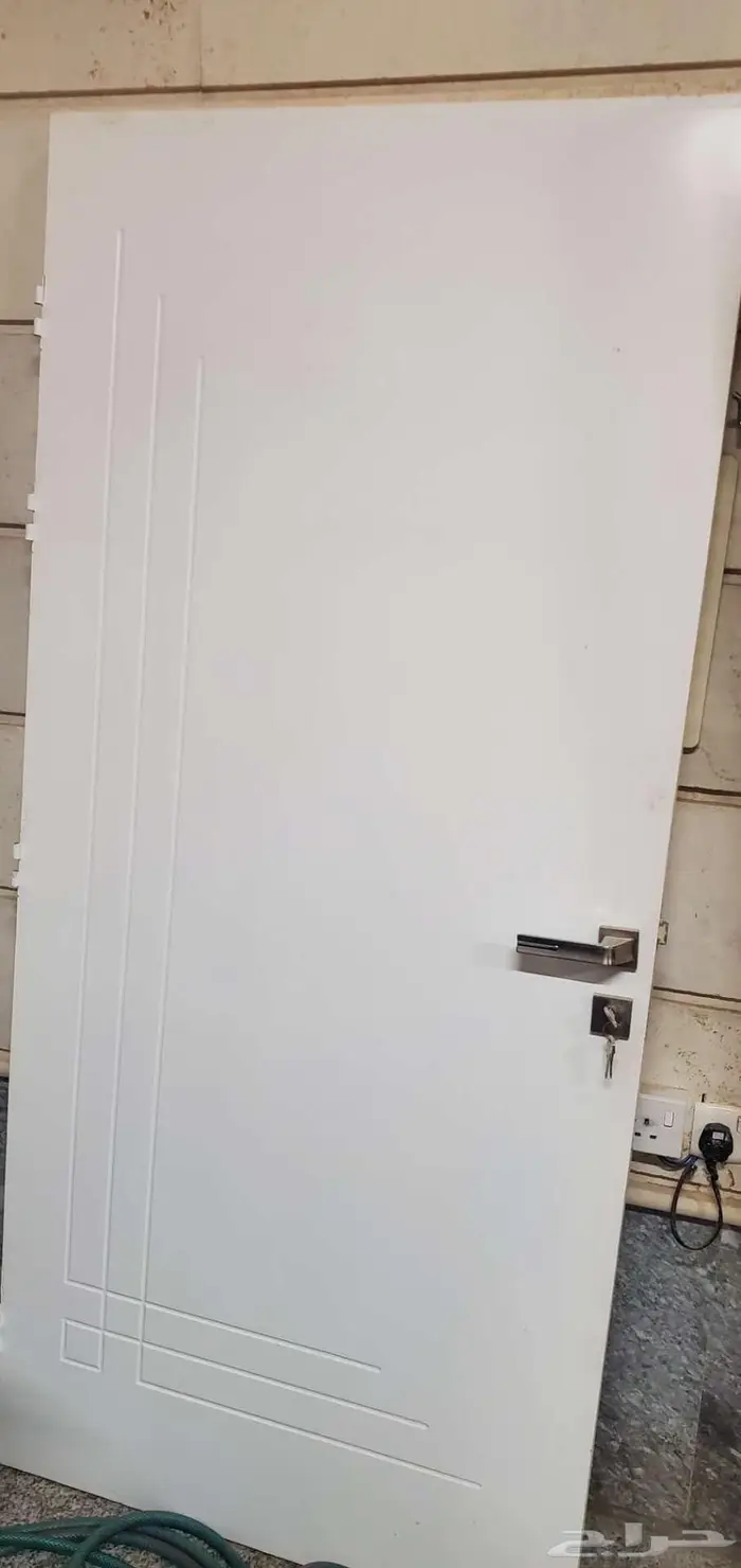 باب خشب مع الحلق والكالون 0