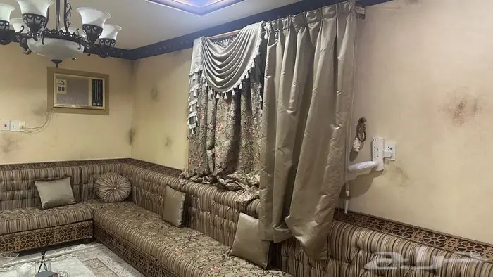 للبيع طقم كنب و ستاره نظيف 0