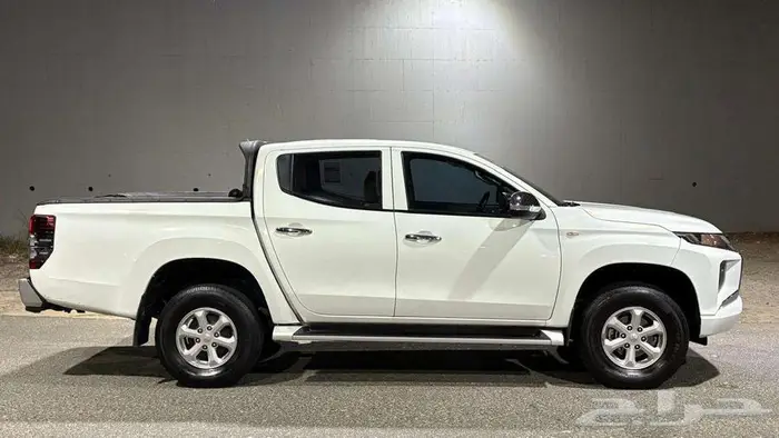 ميتسوبيشي L200 موديل 2022 ديزل دبل اوتوماتيك بحالة الوكالة 3