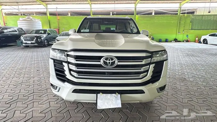 تويوتا لاندكروزر GXR L3 موديل 2023 متوفر كاش واقساط 0