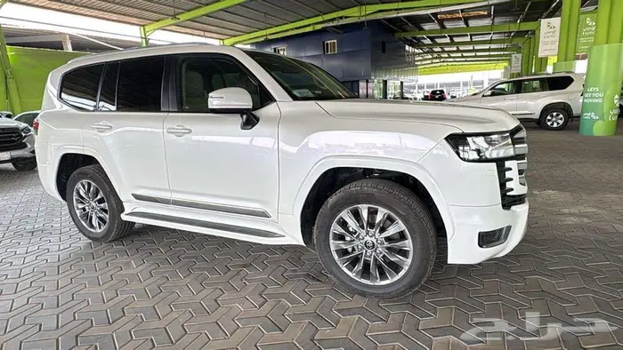 تويوتا لاندكروزر GXR L3 موديل 2023 متوفر كاش واقساط 1