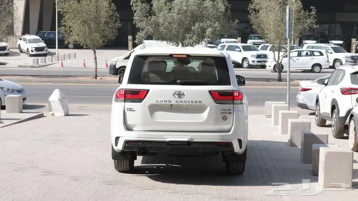 تويوتا لاندكروزر ( GXR-S ) 2025 كويتي 9