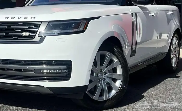 2023 Land Rover Range Rover SE 2