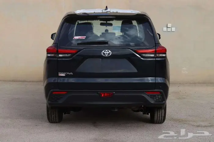 تويوتا انوفا بنزين GLموديل 2024 3