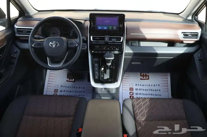 تويوتا انوفا بنزين GLموديل 2024 21