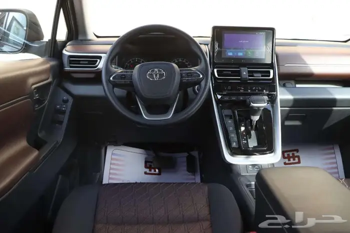 تويوتا انوفا بنزين GLموديل 2024 13