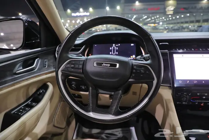 جيب جراند شيروكي ليمتد بانوراما جلد ستة سلندر موديل 2022 18