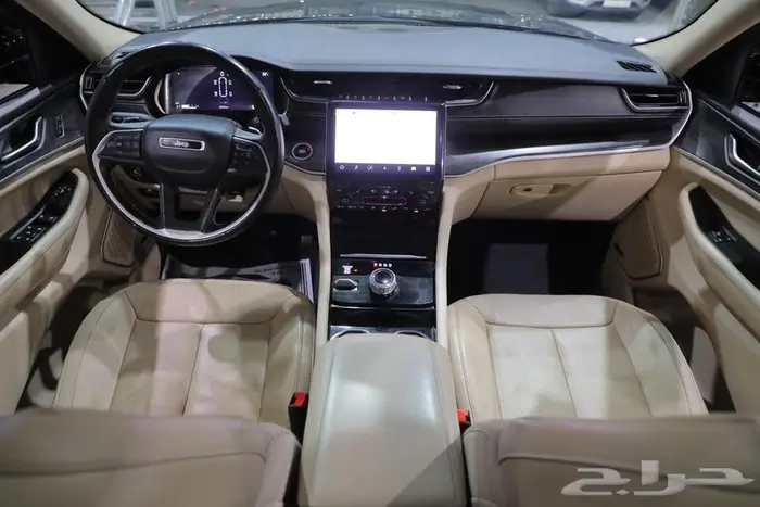 جيب جراند شيروكي ليمتد بانوراما جلد ستة سلندر موديل 2022 16