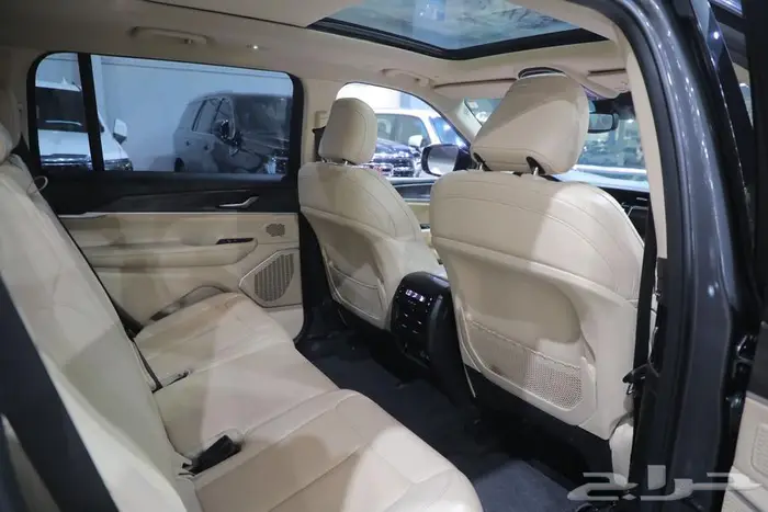 جيب جراند شيروكي ليمتد بانوراما جلد ستة سلندر موديل 2022 10