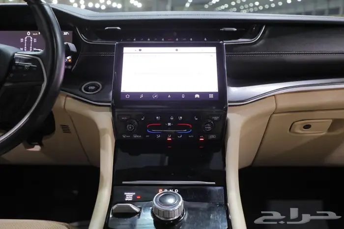 جيب جراند شيروكي ليمتد بانوراما جلد ستة سلندر موديل 2022 15