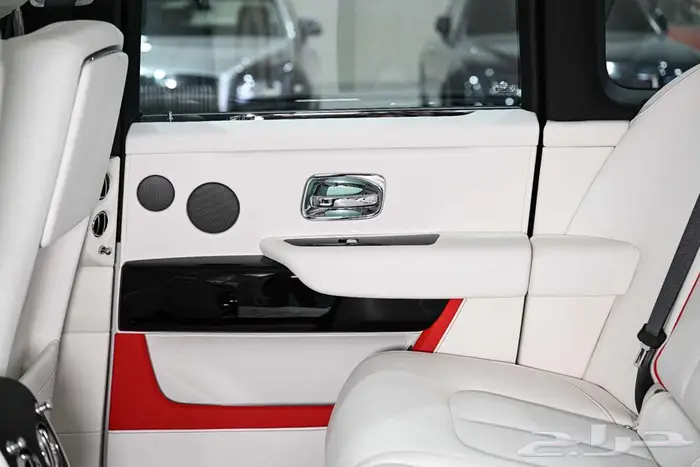 شركة لبريمي لسيارات رولز رويس كولينان 12