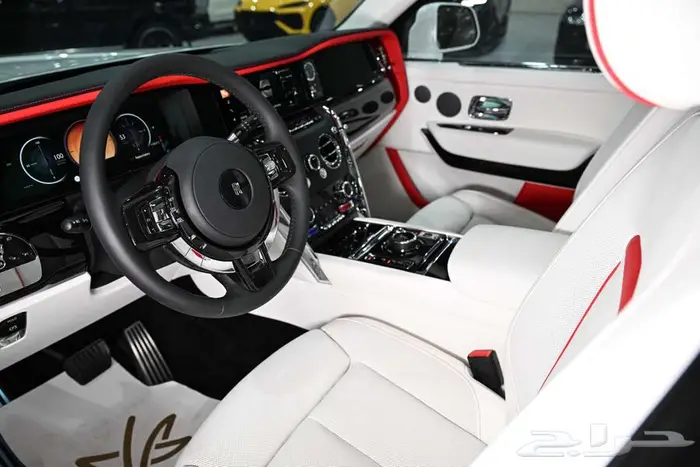 شركة لبريمي لسيارات رولز رويس كولينان 8