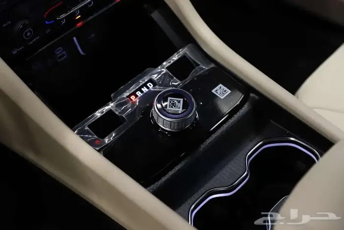 جراند شوروكي لايردو ستاندر 5 و 7 مقاعد 8