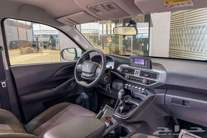 بيجو لاندتريك ونيت 2023 ابيض سعودي 7