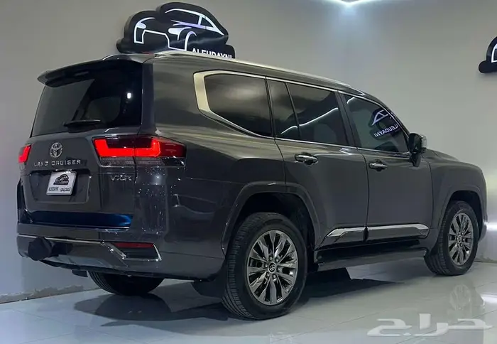 تويوتا لاند كروزر VX-R 2023 4