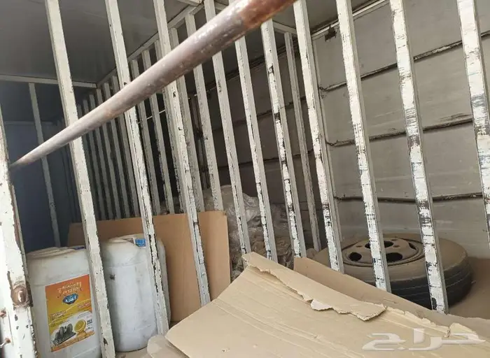 صندوق مواد غذائية ومياه وعصائر 3