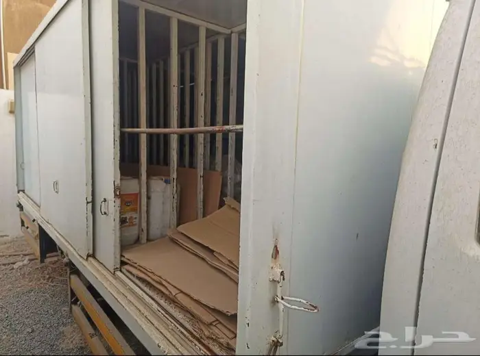 صندوق مواد غذائية ومياه وعصائر 7