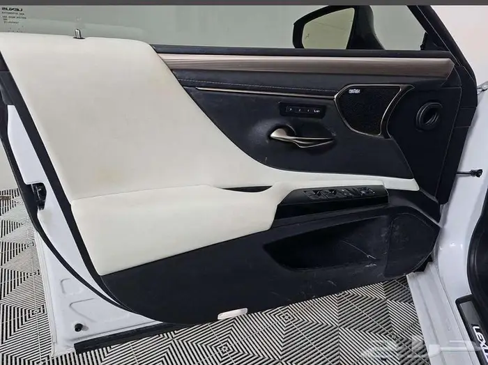 لكزس E350 موديل 2022 16