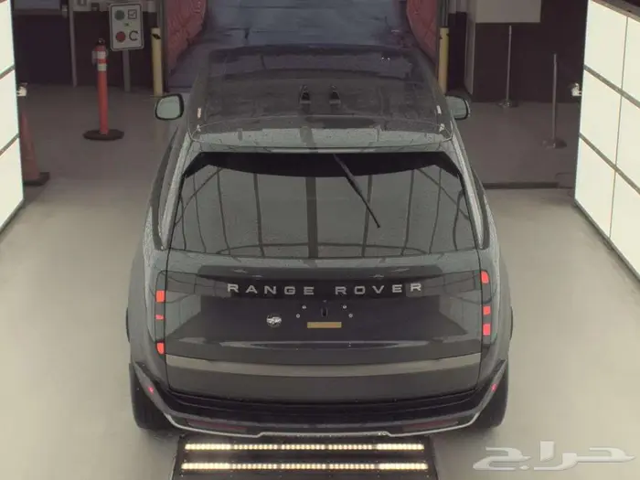 2025 Land Rover Range Rover SE LWB w 7-Passenger Seating 6