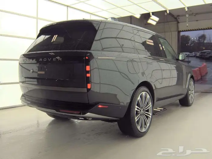 2025 Land Rover Range Rover SE LWB w 7-Passenger Seating 7