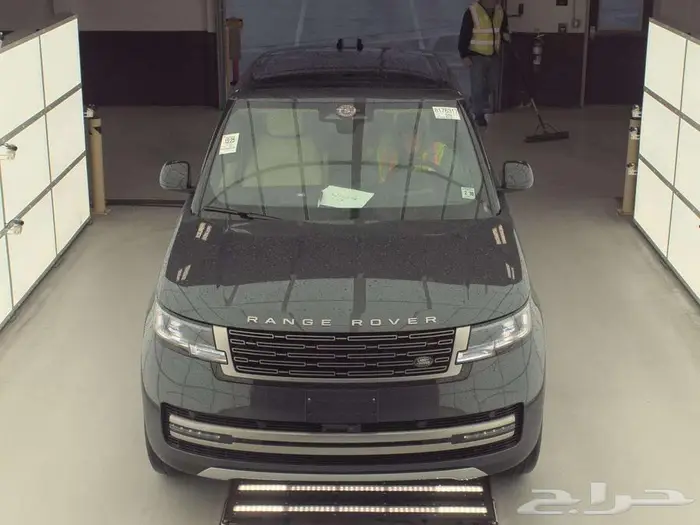 2025 Land Rover Range Rover SE LWB w 7-Passenger Seating 2