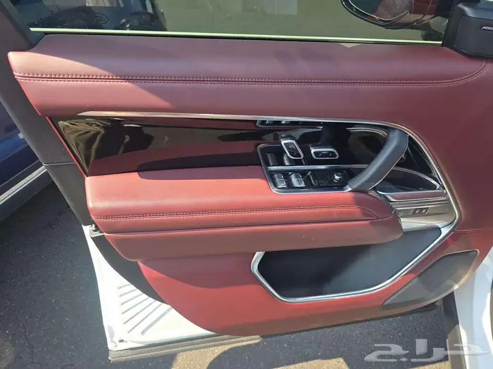 2023 Land Rover Range Rover SE 14