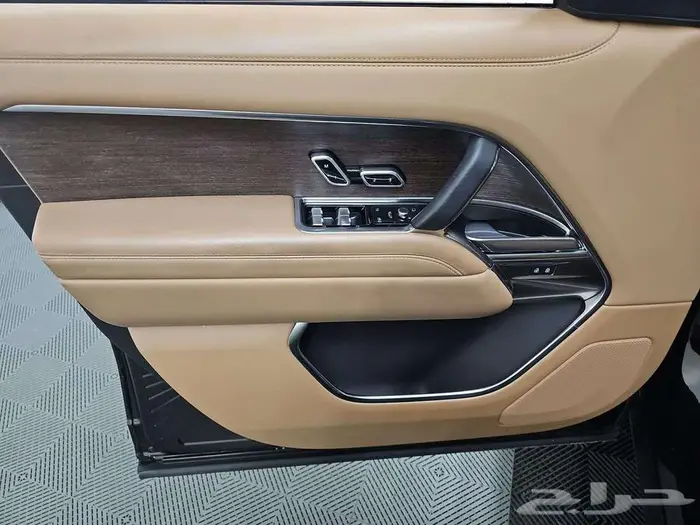 2023 Land Rover Range Rover SE عرض مميز 11