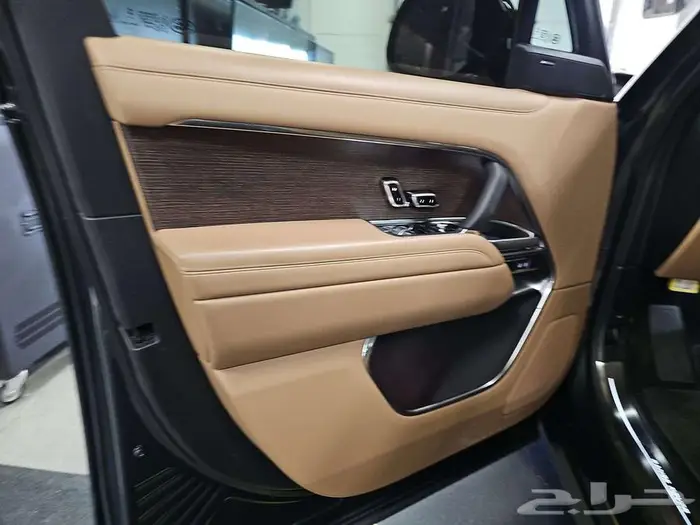 2025 Land Rover Range Rover SE 15