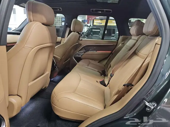2025 Land Rover Range Rover SE 17