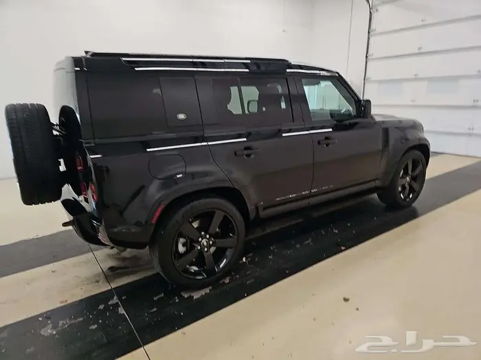 2023 Land Rover Defender 110 X-Dynamic SE 4