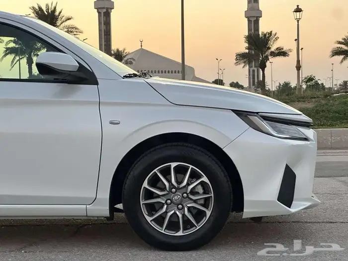 تويوتا يارس 2023 عداد 40 فقط 12