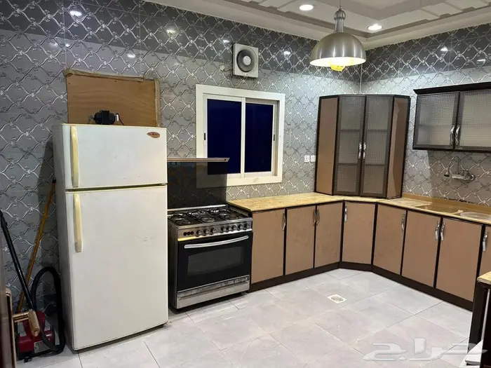 للايجار شقه مفروشه 3 غرف حي بريمان 6