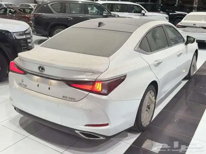 لكزس ES 350 بريمي CC بانوراما بروجيكتر 2025 اللون ابيض 3