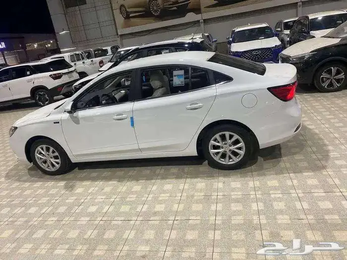 ام جي 5 الشكل القديم موديل 2025 أبيض -فضى -أسود 12