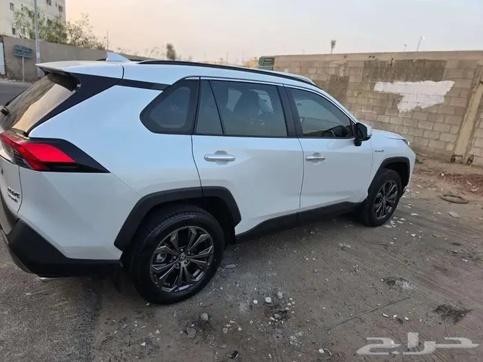 Toyota Rav4 2024 Limited Full Option Hybrid 8