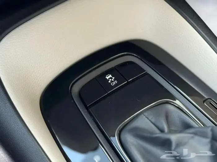 كورولا 2025   فئات XLI 2.0 و 1.5 بجميع أنواعها 23