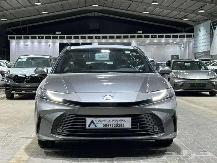 تويوتا كامري E ستاندر بنزين 2025 0