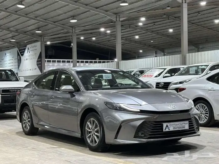 تويوتا كامري E ستاندر بنزين 2025 2