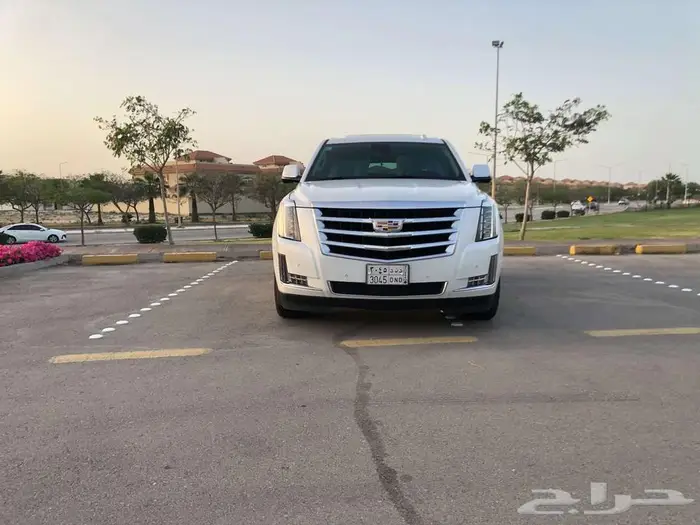 كاديلاك اسكاليد 2020 فل كامل قصير ممشي 33 ألف قليل مخزنة 5