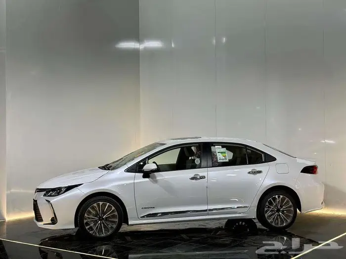 تويوتا كورولا 2.0 فتحت سقف 2025 1