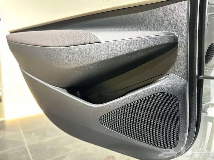 تويوتا كورولا 2.0 مطور 2025 13